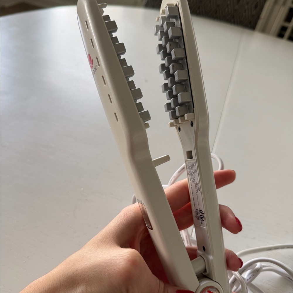 White Hair Crimper